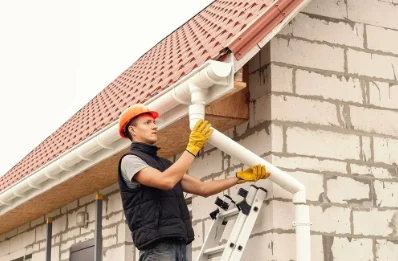 Pose et remplacement de gouttières à Floing